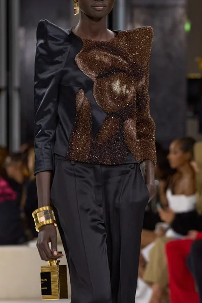 Look 19